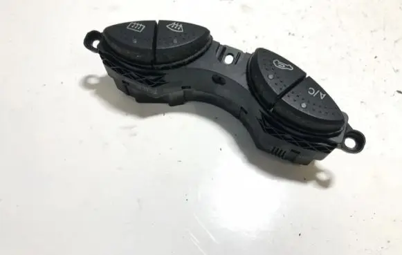 Ford Focus Windscreen/window heater switch 98ag19a945ch