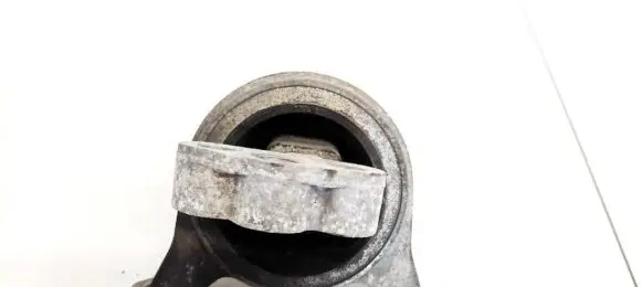 Opel Zafira B Engine mount bracket