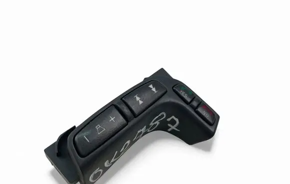 Volvo V70 Steering wheel buttons/switches 9141894