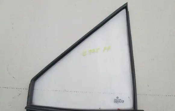 Volkswagen Polo II 86C 2F Front door window glass four-door