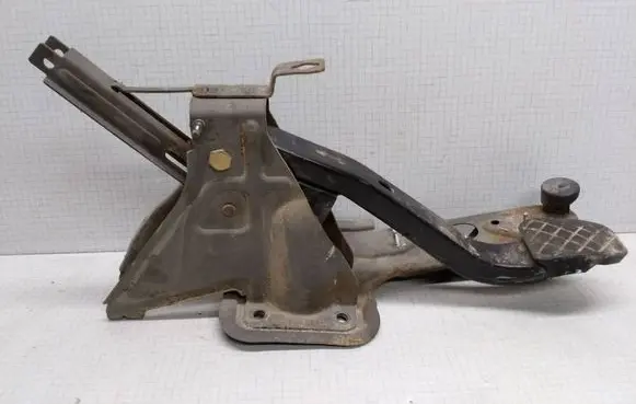 Volkswagen Transporter - Caravelle T5 Brake pedal 7H1721143