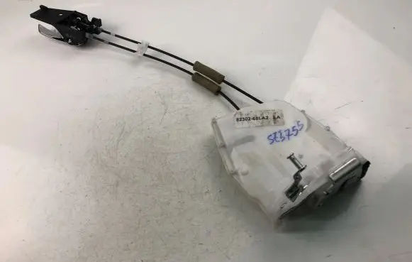 Suzuki Swift II Coupe door lock (next to the handle) 8230268LA2