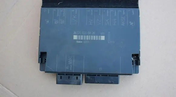 Mercedes-Benz S W220 Seat control module 2208206826