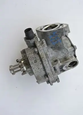 BMW 1 F20 F21 Vacuum pump 8618897