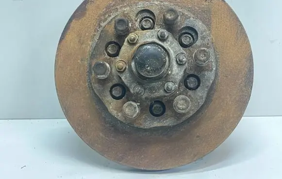 Nissan King Cab, Navara Rear wheel hub