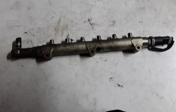 Volvo S60 Fuel main line pipe 0445215010 8658252