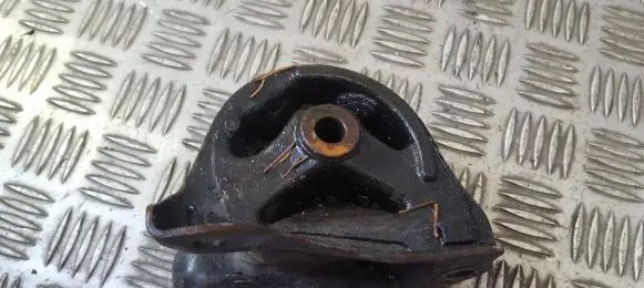 Engine mount bracket