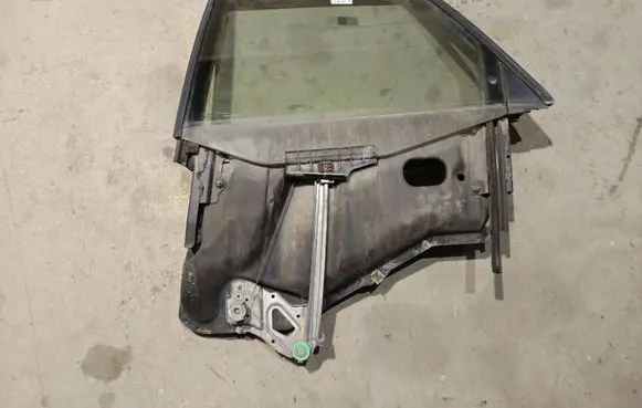 Audi 80 90 S2 B4 Rear door window/glass frame 