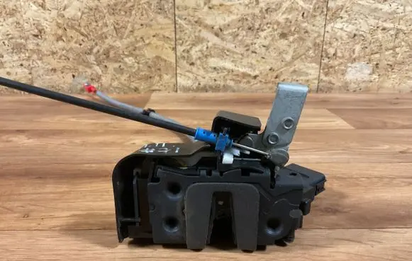 Ford Mondeo MK IV Front door lock 8M2AR21812AA A048317 915733