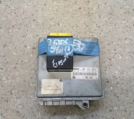BMW 7 E38 Engine control unit/module 7785932 0281001373