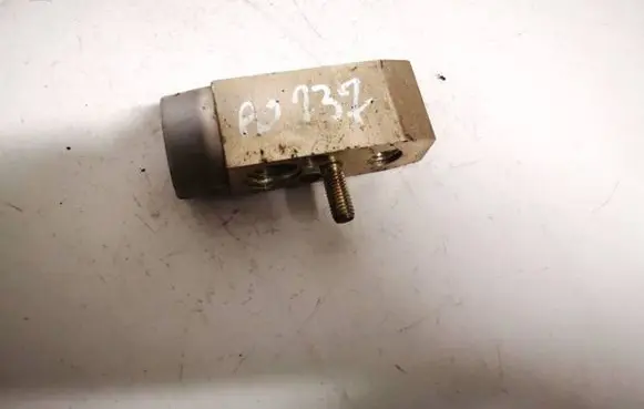 KIA Sorento Air conditioning (A/C) expansion valve 52280990 f108-jdxla-02