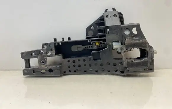 Rear door exterior handle/bracket