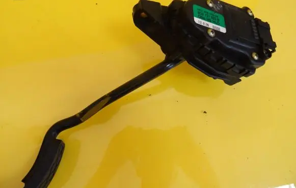 Audi A6 S6 C5 4B Accelerator throttle pedal 8D2721523B