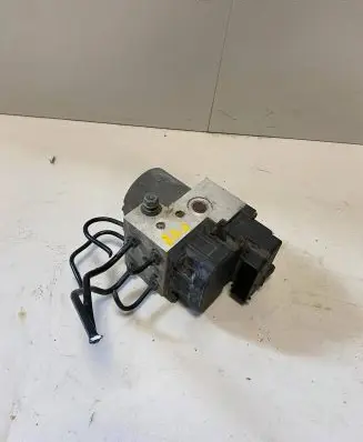 Volkswagen PASSAT B5 ABS Pump 8E0614111