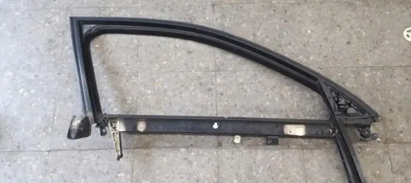 Audi A4 S4 B6 8E 8H Front door window/glass frame 