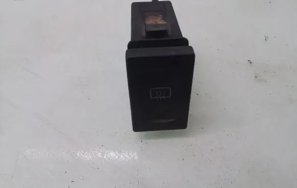 Volkswagen Golf IV Windscreen/window heater switch