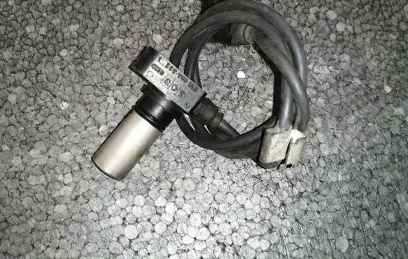 Audi A6 S6 C4 4A Crankshaft position sensor 078905381
