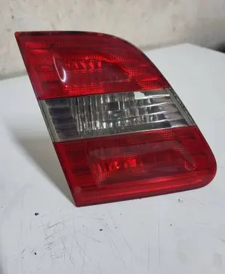 Tailgate rear/tail lights
