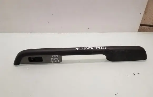Nissan X-Trail T30 Electric window control switch 829498H300X