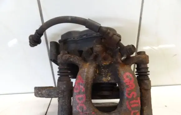 Nissan Qashqai Rear brake caliper