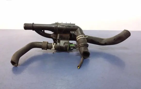 Volvo V60 Thermostat/thermostat housing 9670253780