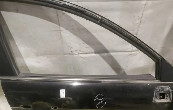 Chevrolet Captiva Front door glass trim molding 