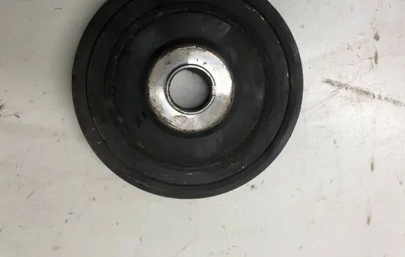 Ford Focus Crankshaft pulley 20833110