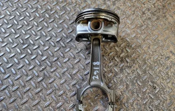 Dodge RAM Piston with connecting rod