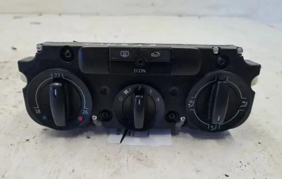 Volkswagen Touran I Climate control unit