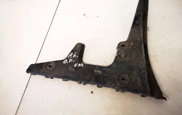 Front bumper mounting bracket