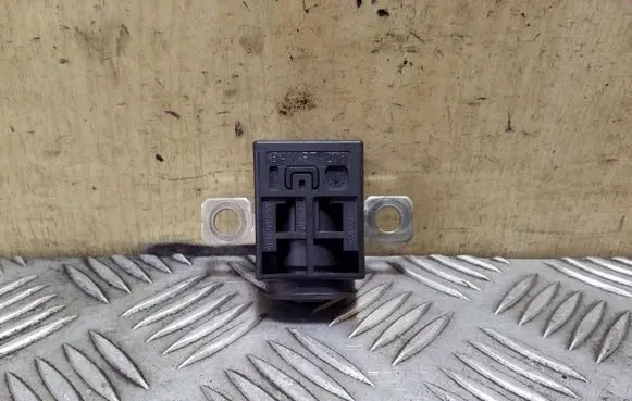 Audi A8 S8 D4 4H Battery relay fuse 4F0915519