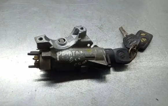 Volkswagen PASSAT B5 Ignition lock 4D0905851E