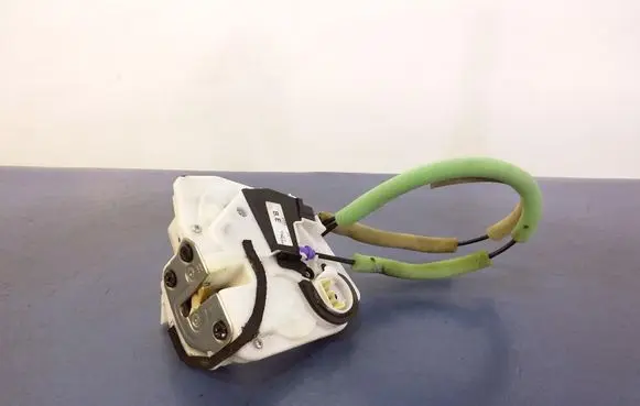 Mazda 3 II Rear door lock