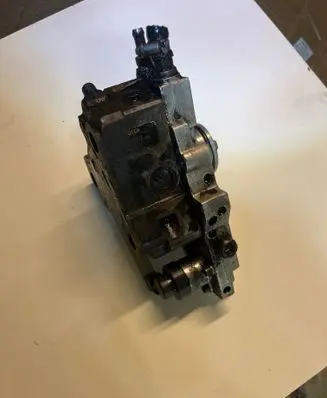 Mercedes-Benz E W211 Fuel injection high pressure pump A6480700001