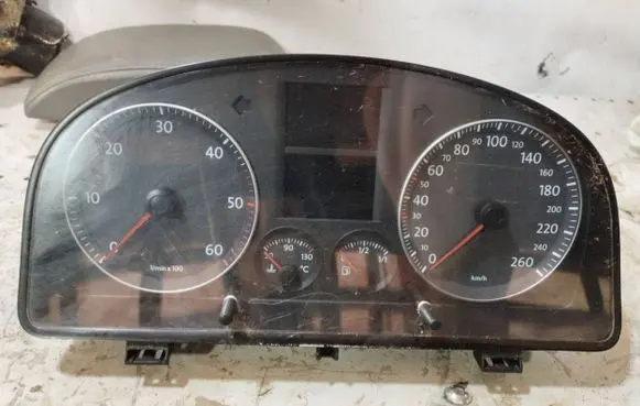 Volkswagen Touran I Speedometer (instrument cluster) 1T0920860G V3354110 VWZ7ZDD9231074