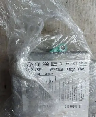 Volkswagen Touran I Airbag control unit/module 1T0909605D 5WK43628 01080207B