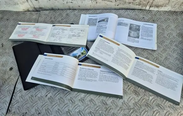 Hyundai i30 Owners service history hand book 