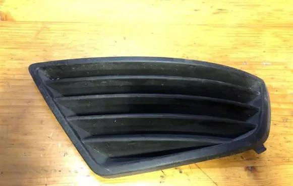 Ford Mondeo Mk III Front bumper lower grill 2S7117A990AD