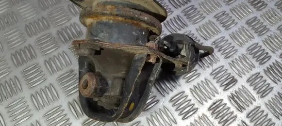 Honda Accord Engine mount bracket