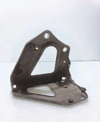 Audi A6 S6 C6 4F Fender mounting bracket 4F0821135