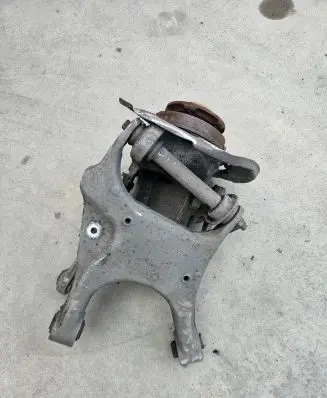 Rear wheel hub spindle/knuckle
