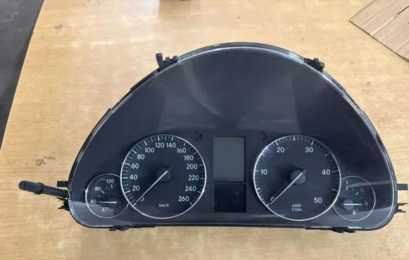 Speedometer (instrument cluster)