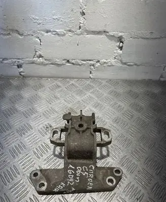Citroen C5 Engine mount bracket