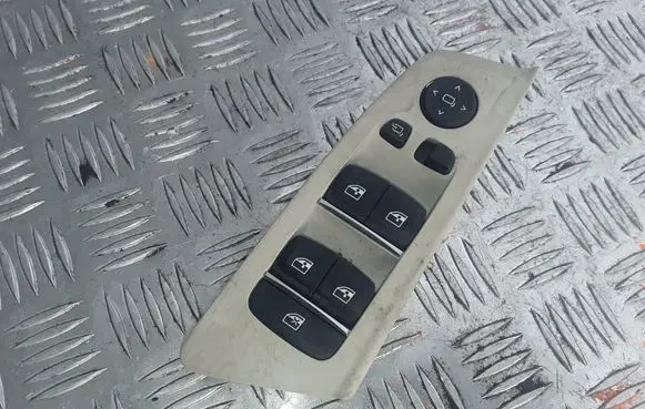 BMW 5 G30 G31 Electric window control switch 6832729
