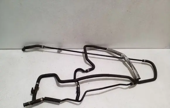 Volkswagen Touareg II Engine coolant pipe/hose 7P6122447R