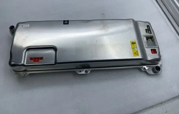 Voltage converter inverter