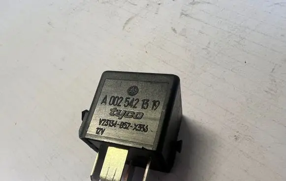 Mercedes-Benz A W169 Other relay A0025421319
