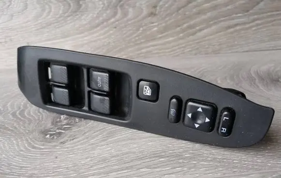 Subaru Legacy Electric window control switch 83071AE020 2608