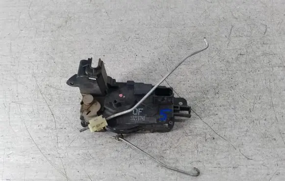 Opel Astra H Front door lock 13210748