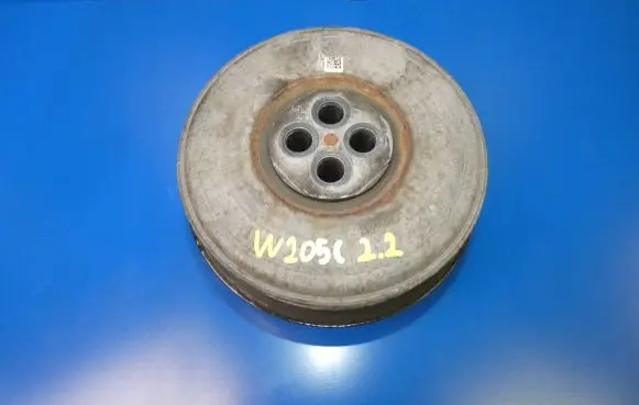 Mercedes-Benz C W205 Crankshaft pulley A6510351912